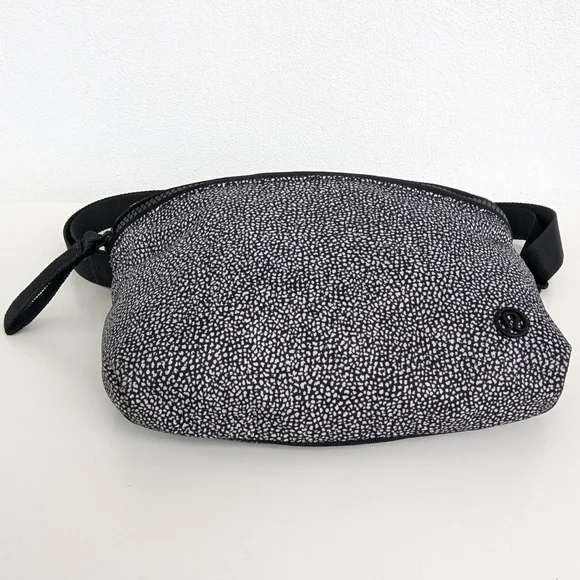 🌹 Lululemon Black & White Mini Waist Bag with Speckled Design Fanny Pack, - Picture 2 of 11